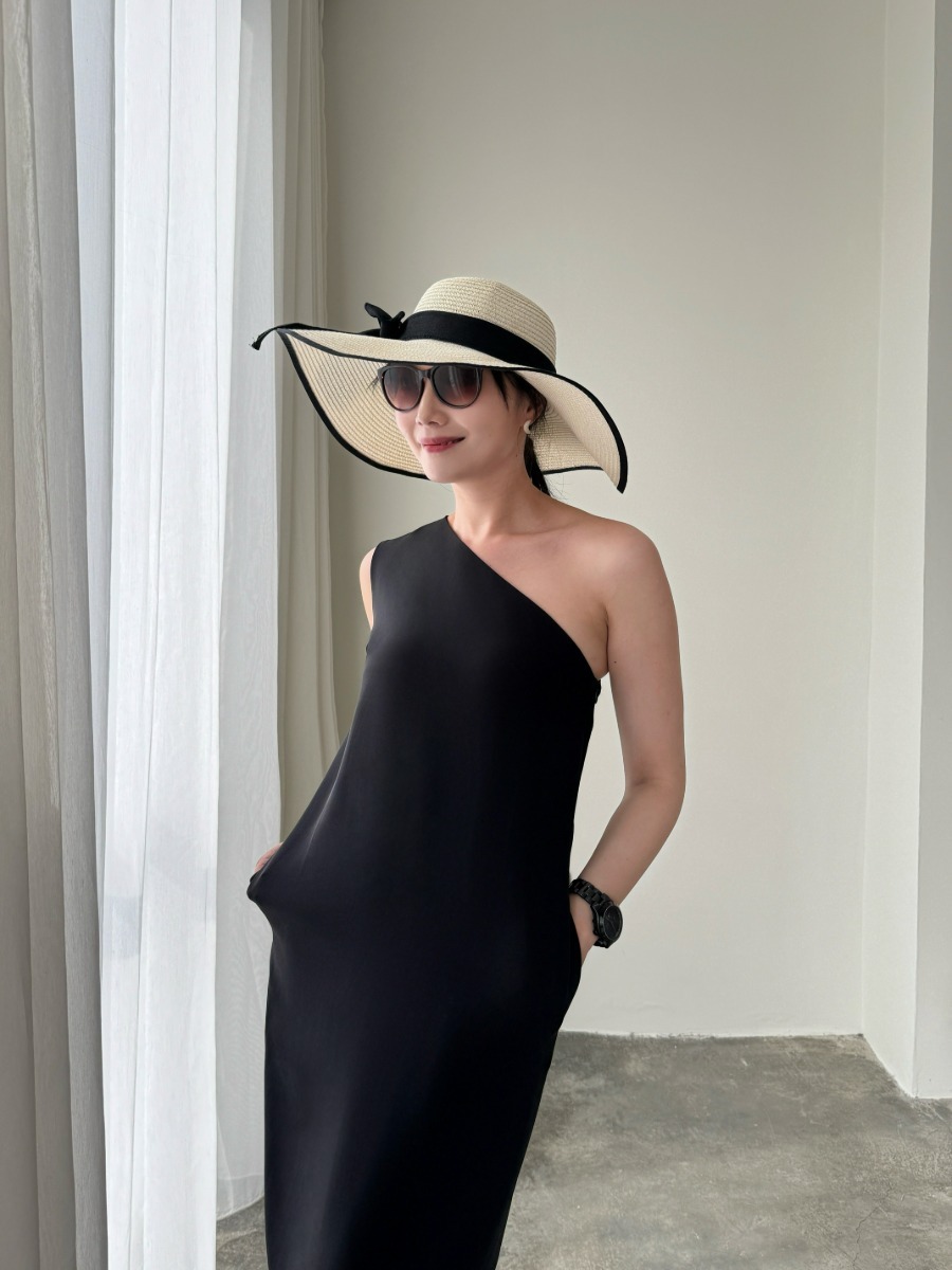 Annie One Shoulder Back Slit Dress-The Black Bow