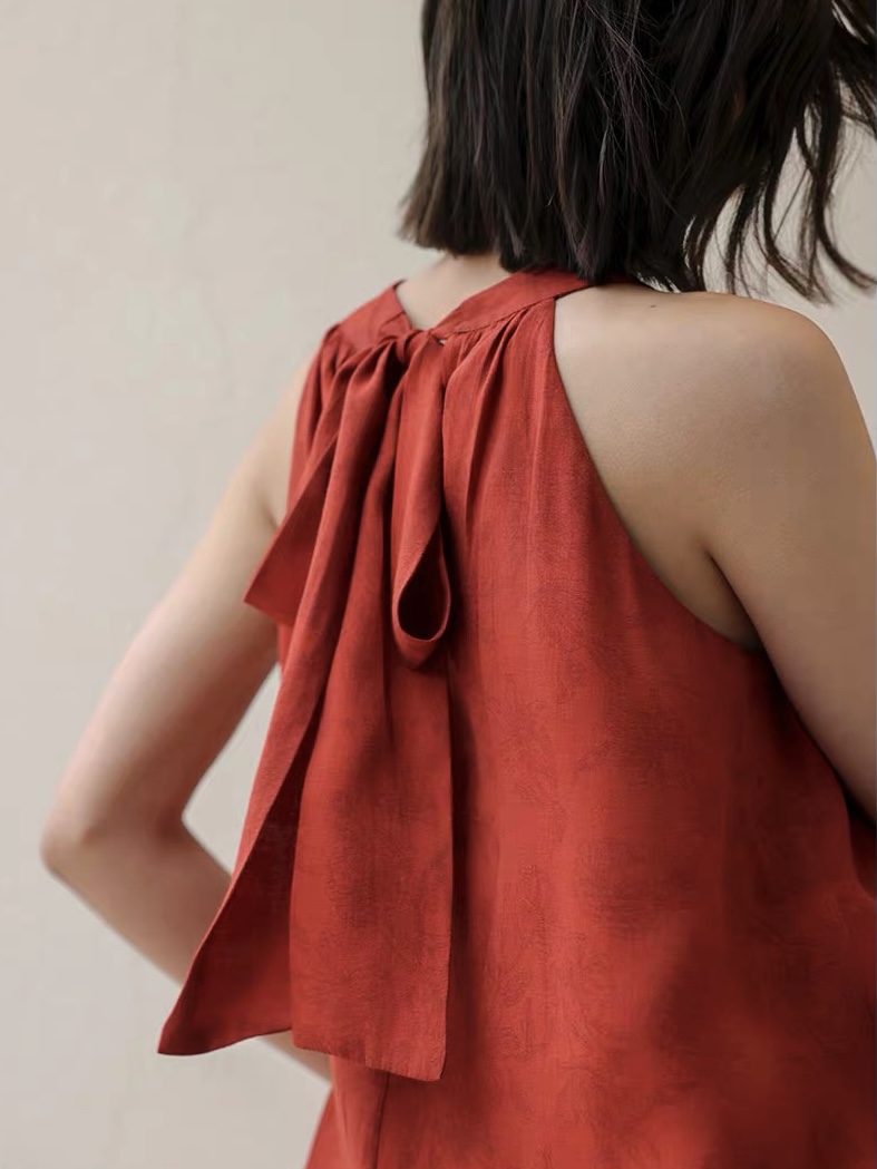 Ling Geng Back Rubbon Halter Neck Satin Top