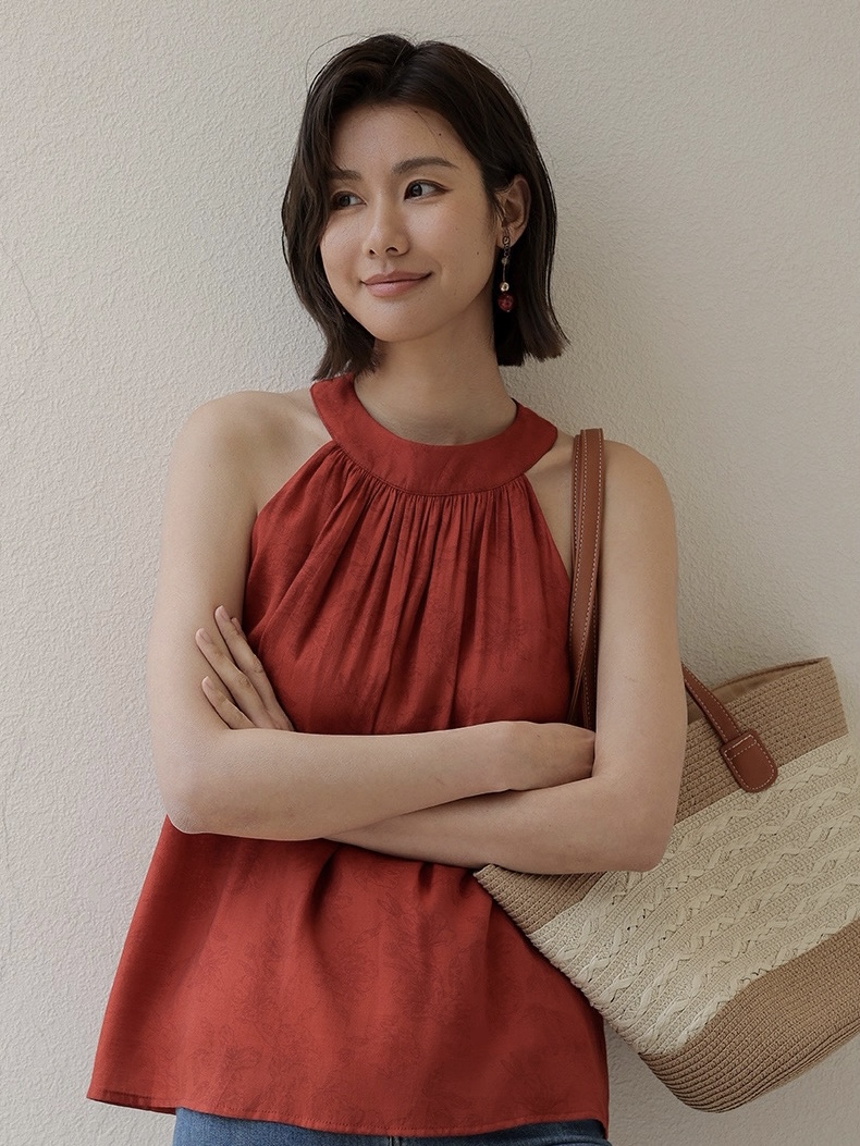 Ling Geng Back Rubbon Halter Neck Satin Top