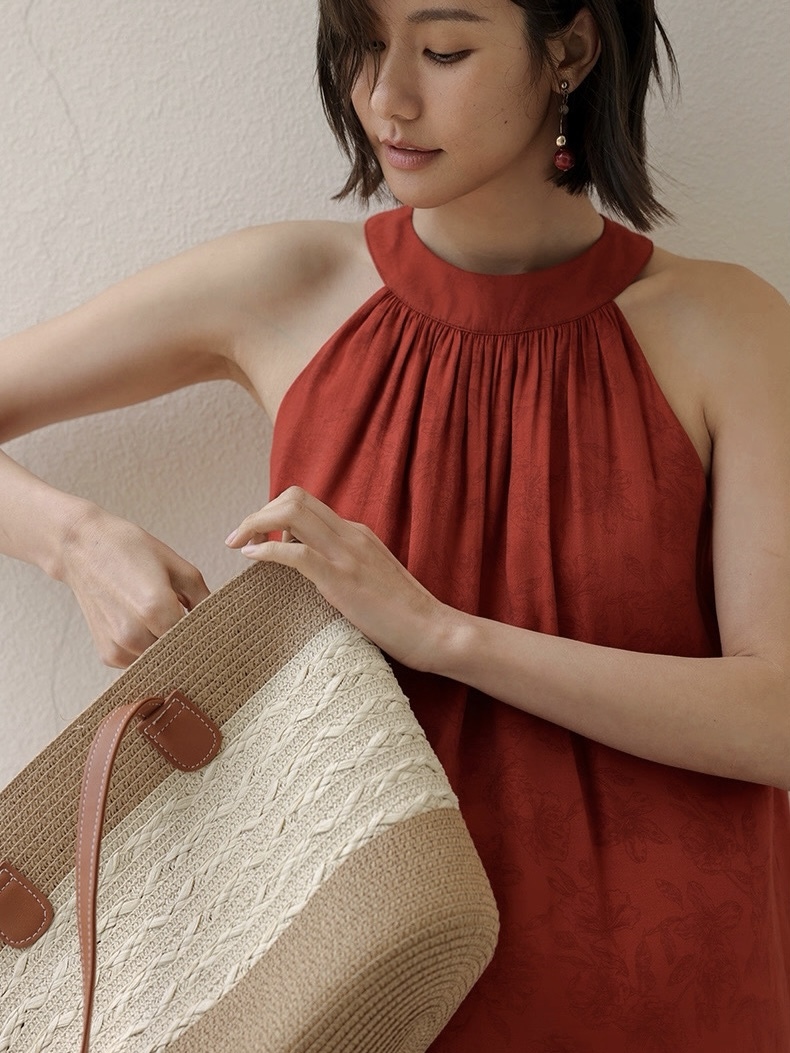 Ling Geng Back Rubbon Halter Neck Satin Top