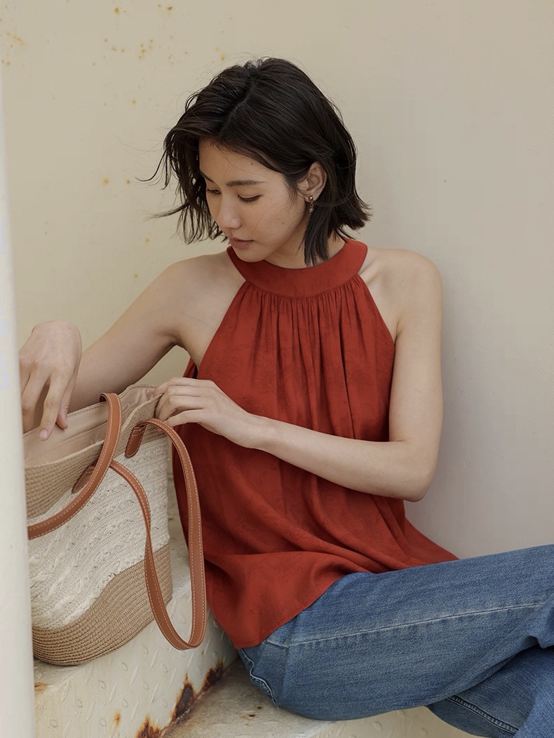 Ling Geng Back Rubbon Halter Neck Satin Top