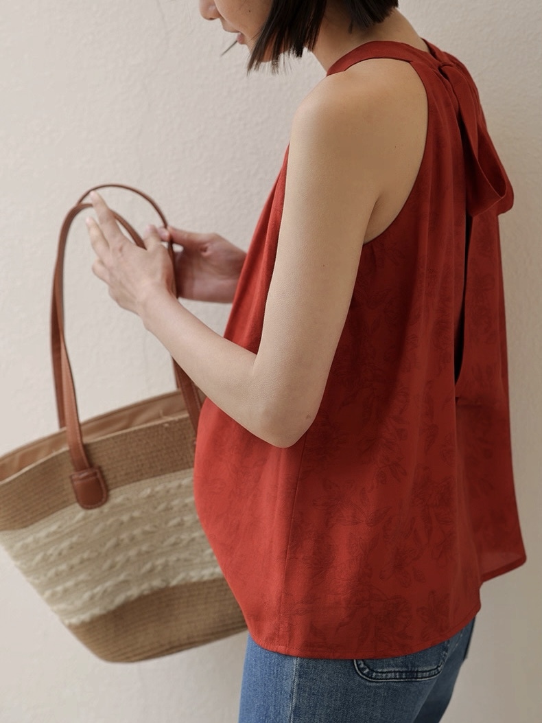 Ling Geng Back Rubbon Halter Neck Satin Top