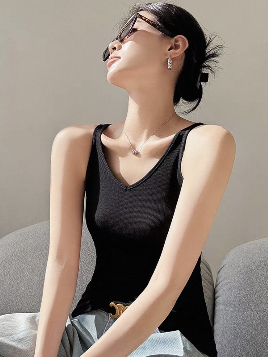 Ulla V-Neck Knit Top