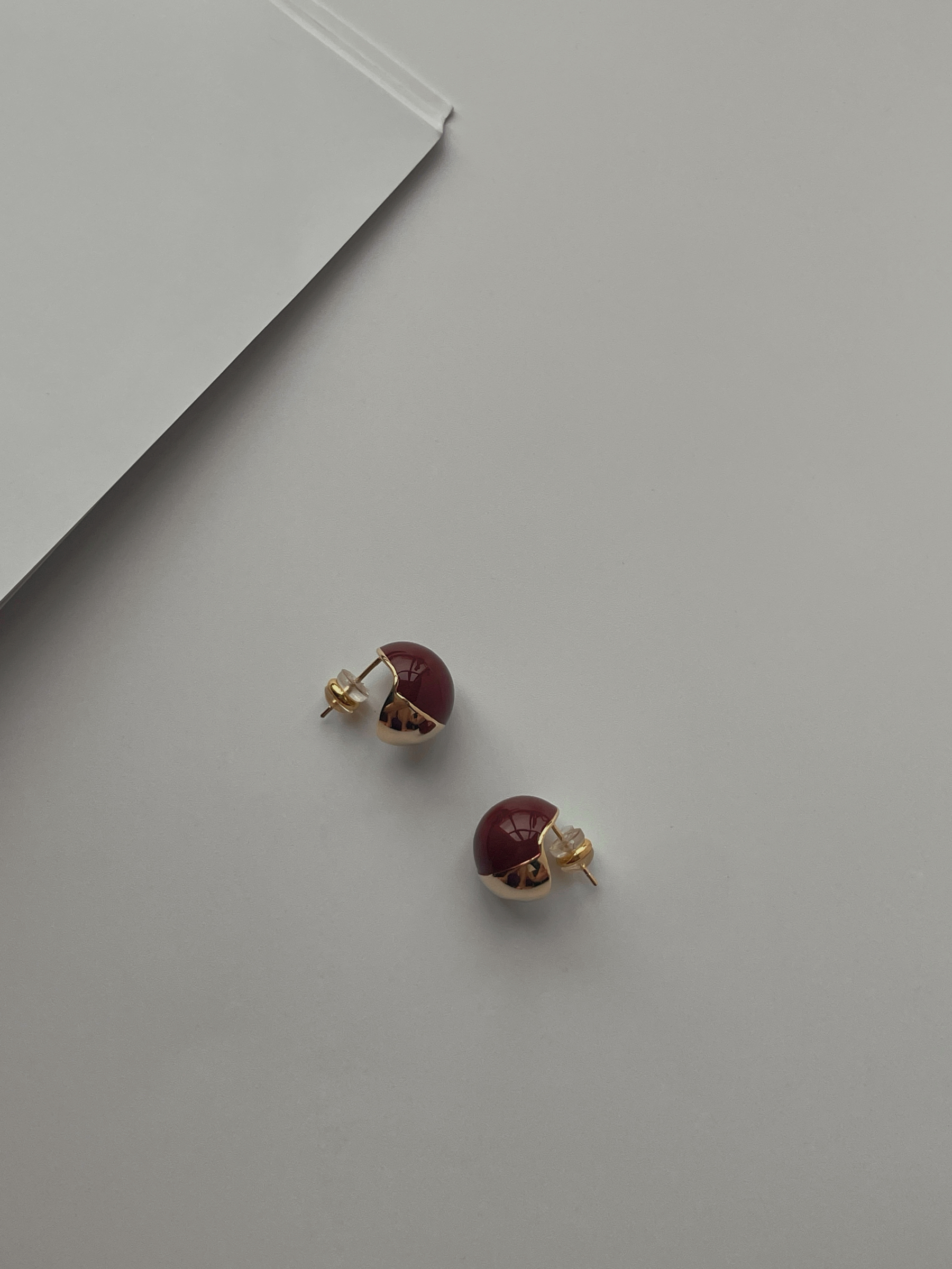 Min-Na Red Bean Ear Studs-The Black Bow-