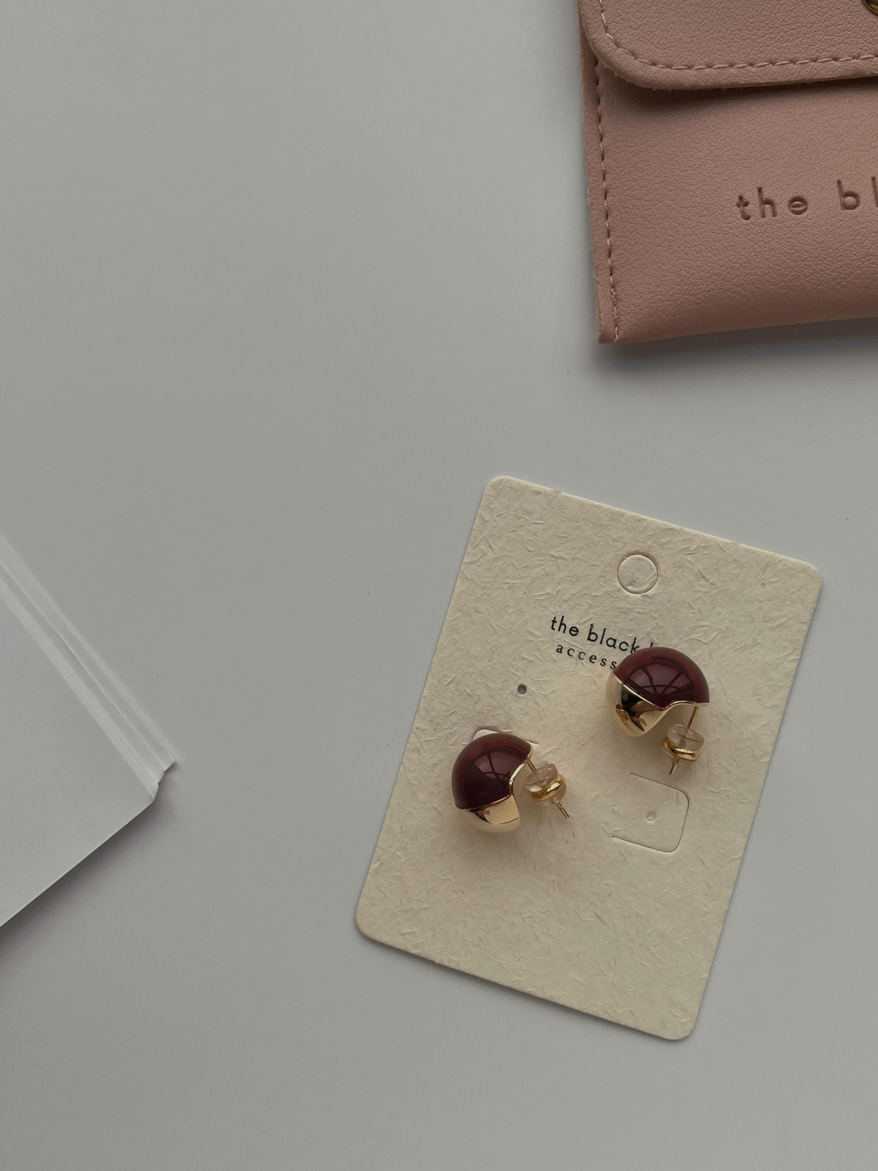 Min-Na Red Bean Ear Studs-The Black Bow-