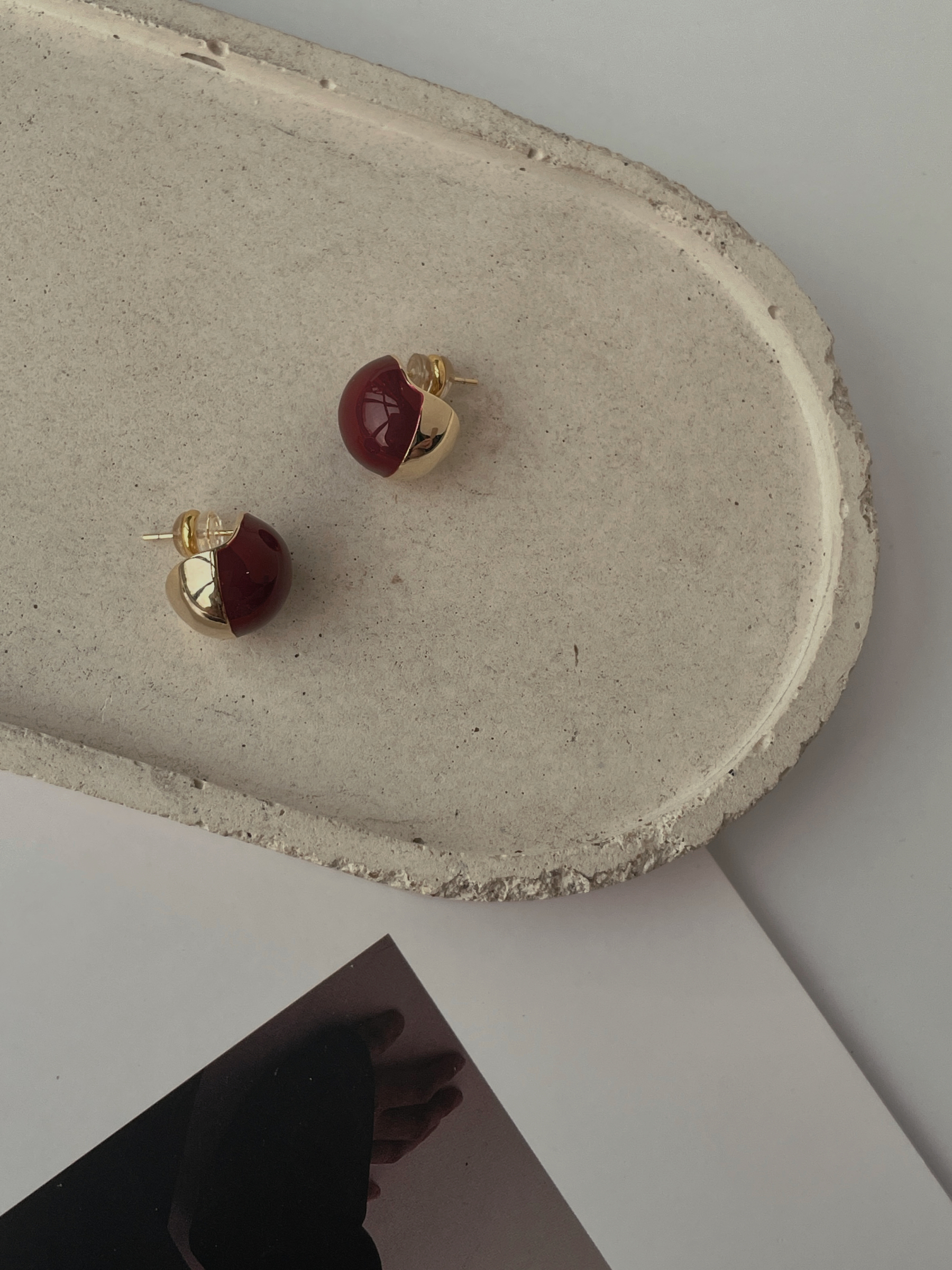 Min-Na Red Bean Ear Studs-The Black Bow-