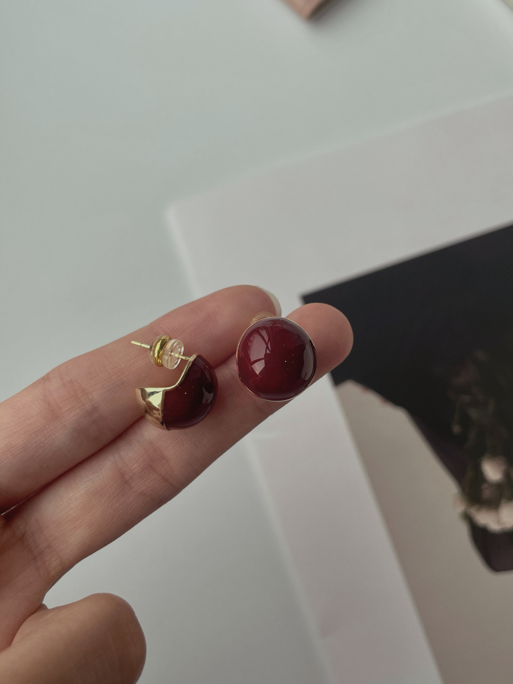 Min-Na Red Bean Ear Studs-The Black Bow-