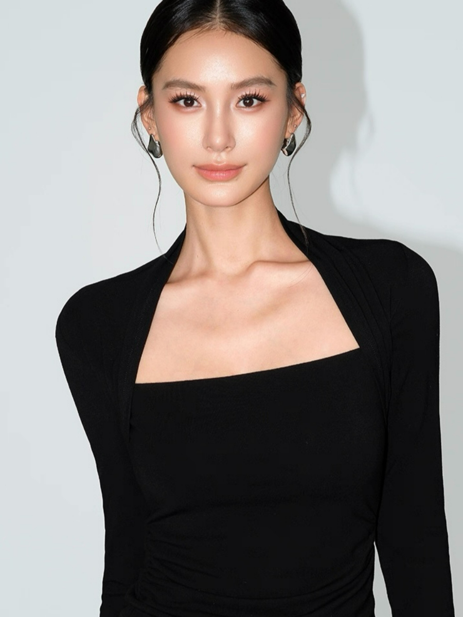 Liv Queen Anne Neckline Top