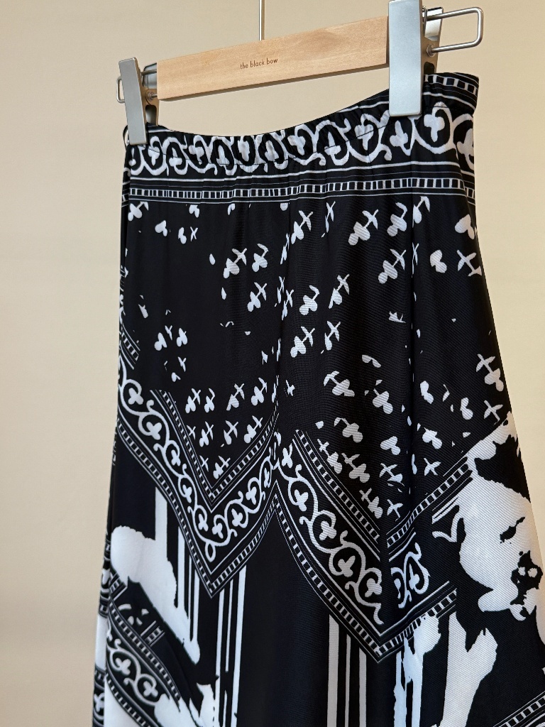 Micah Graphic Printing Skirt (Discounted-M/Free size)