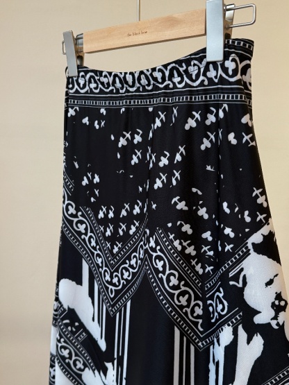 Micah Graphic Printing Skirt (Discounted-M/Free size)