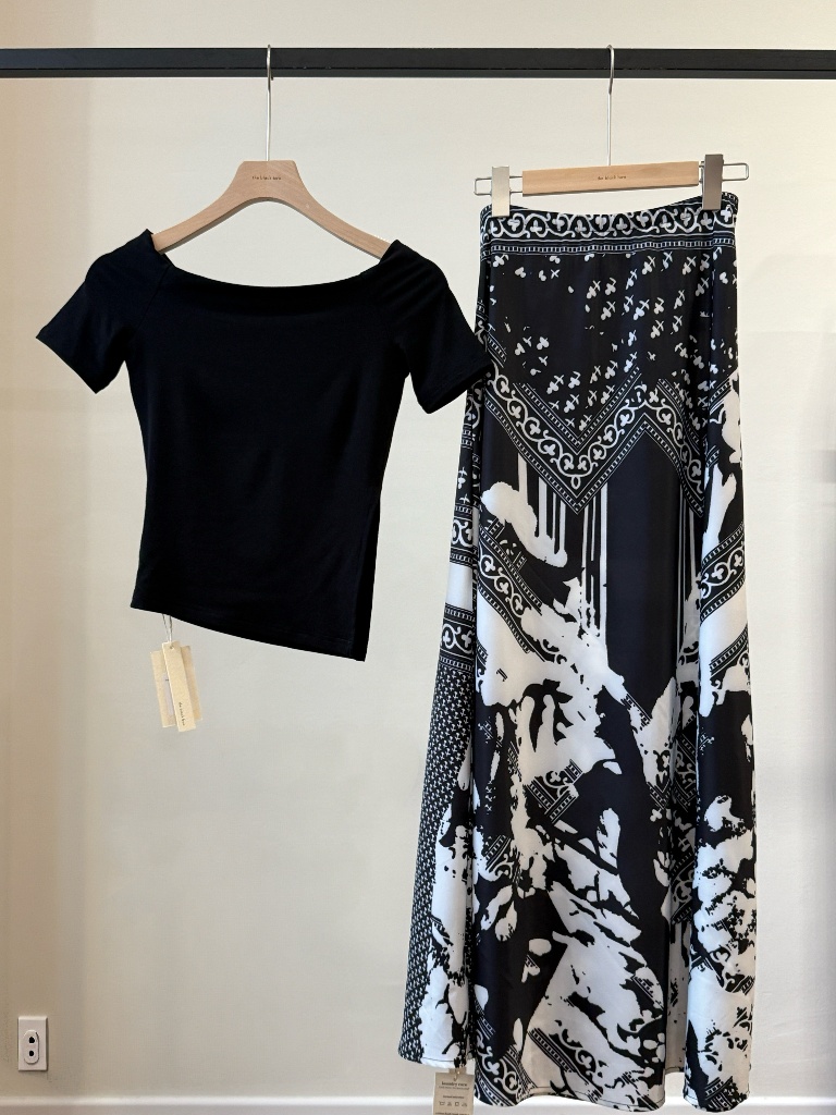 Micah Graphic Printing Skirt (Discounted-M/Free size)