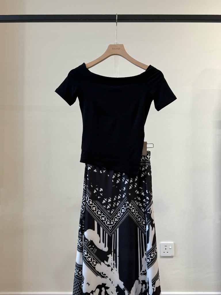Micah Graphic Printing Skirt (Discounted-M/Free size)