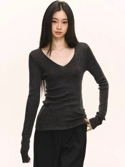 Dee V-Collar Knit Top