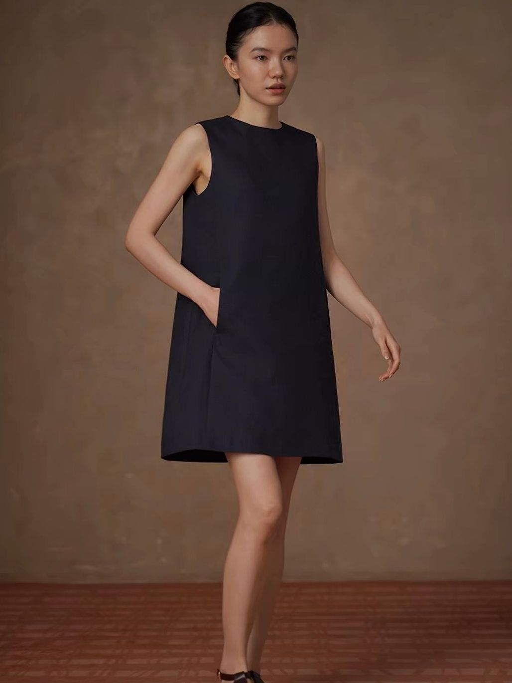 Ruiby Back Detailed Column Dress