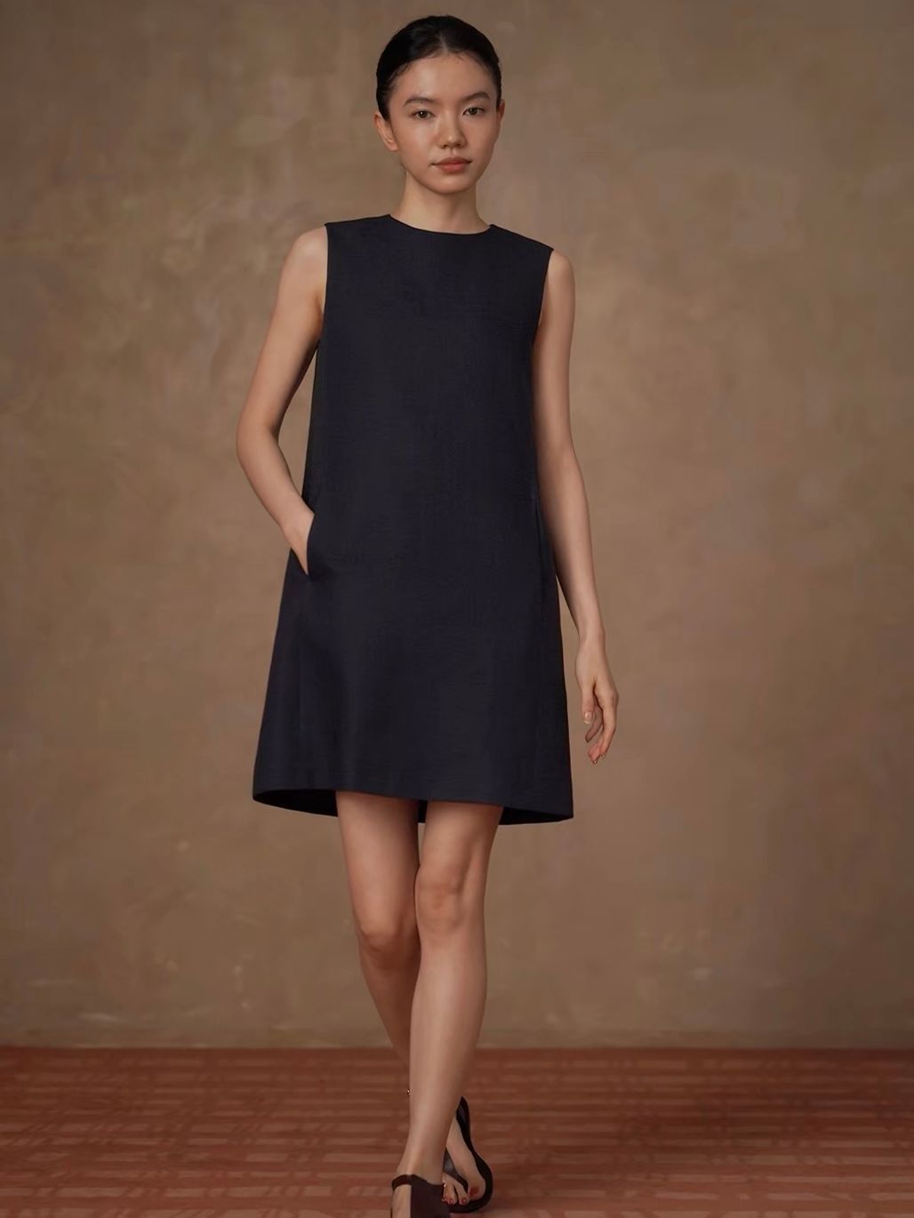 Ruiby Back Detailed Column Dress
