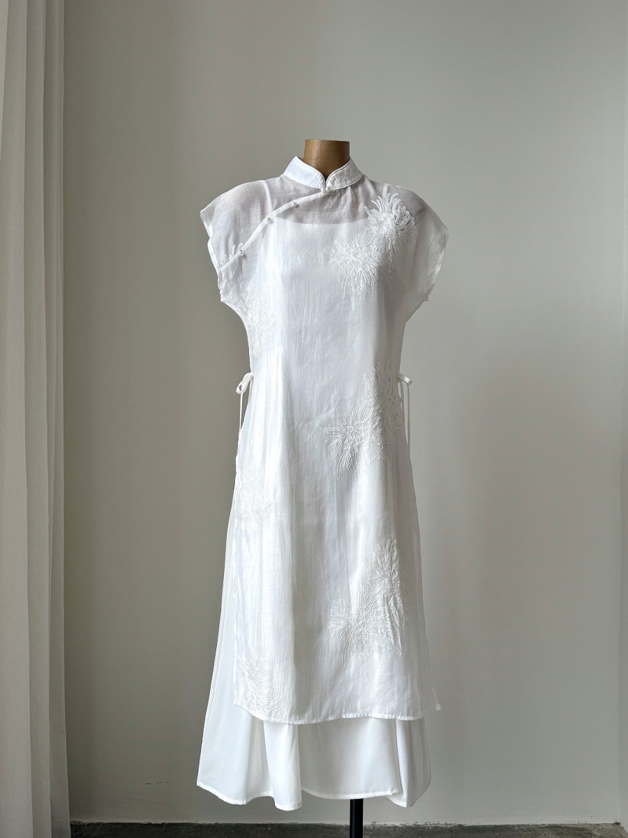 Zi Wei Two Piece Set Graceful Embroided Sheer Oriental Dress-The Black Bow-