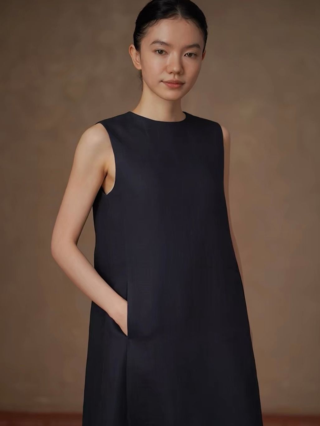Ruiby Back Detailed Column Dress