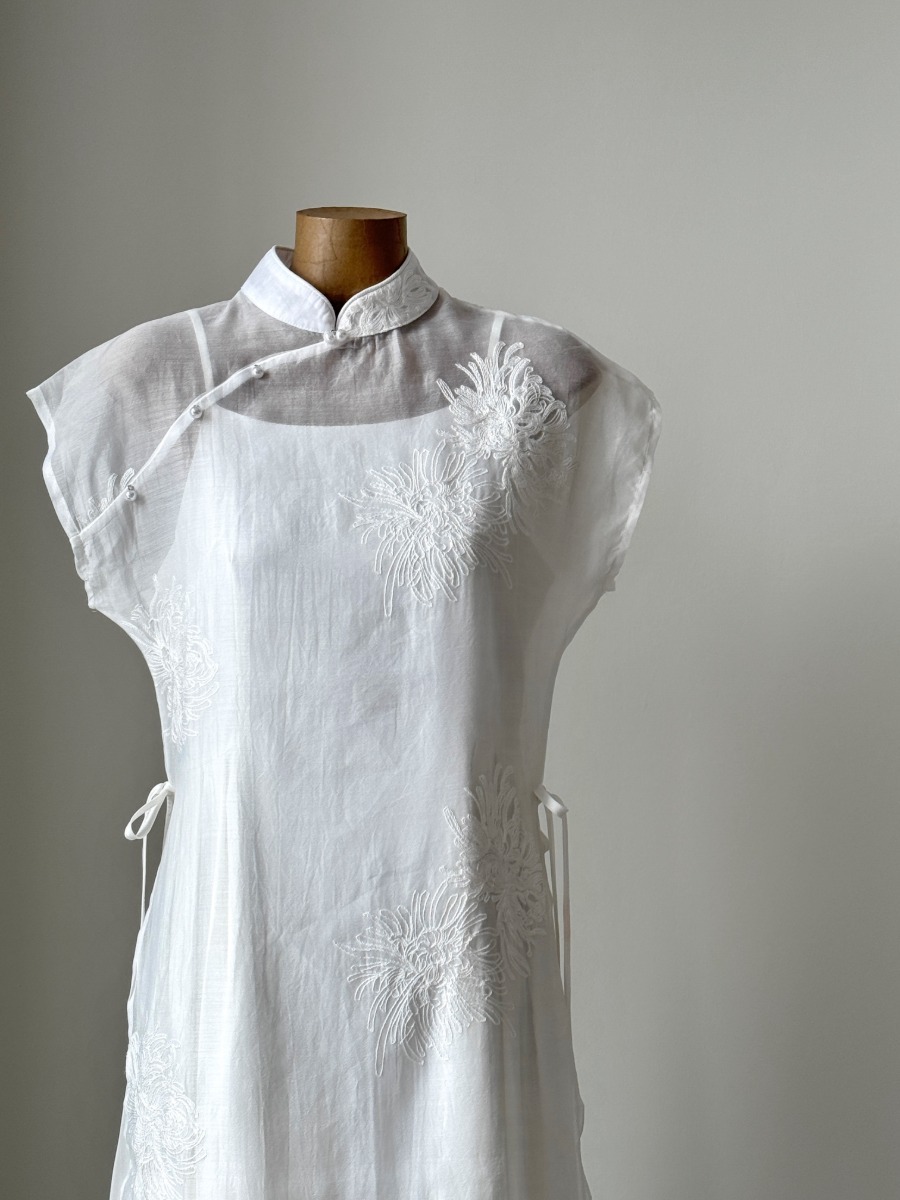 Zi Wei Two Piece Set Graceful Embroided Sheer Oriental Dress-The Black Bow-