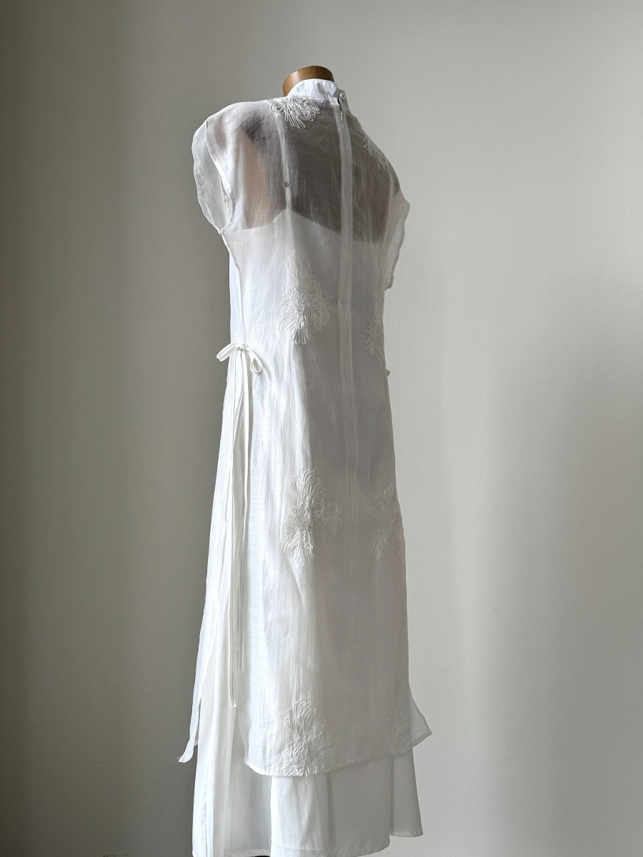 Zi Wei Two Piece Set Graceful Embroided Sheer Oriental Dress-The Black Bow-