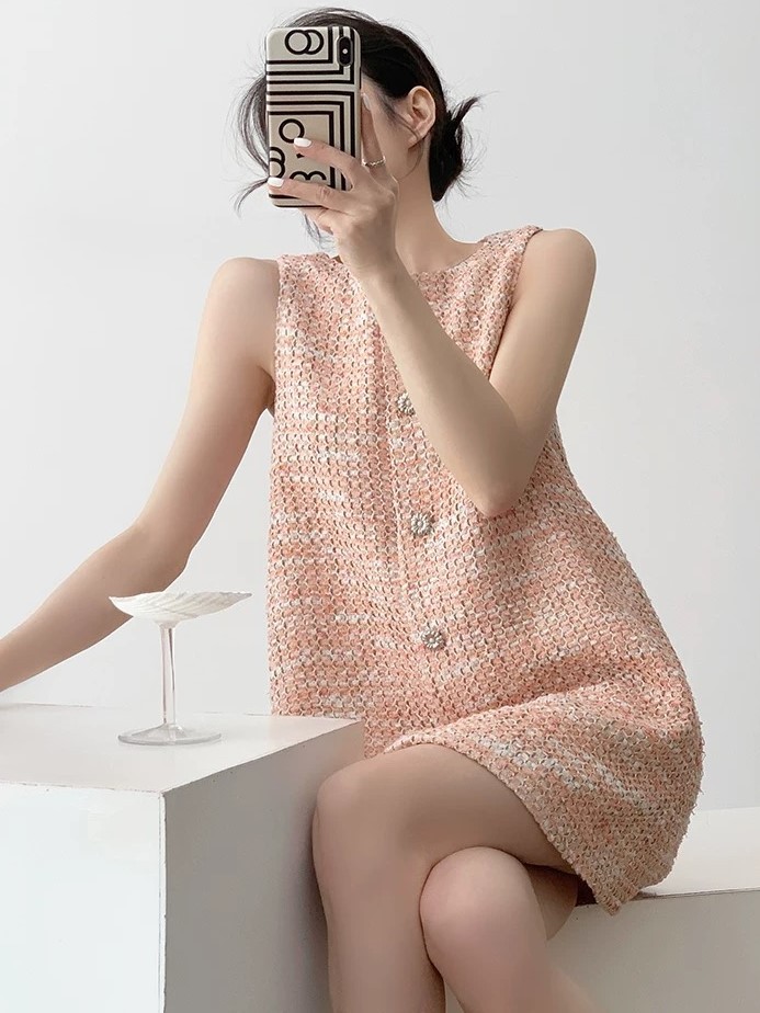 Nayeli Textured Shift Dress-The Black Bow-