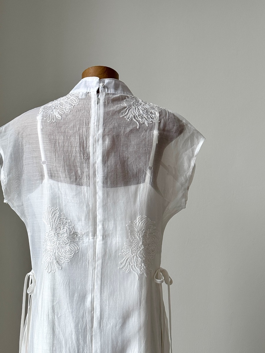 Zi Wei Two Piece Set Graceful Embroided Sheer Oriental Dress-The Black Bow-