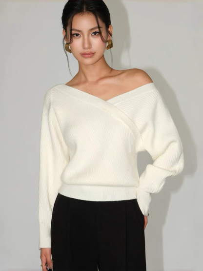 Berte V-Collar Knit Top-The Black Bow-