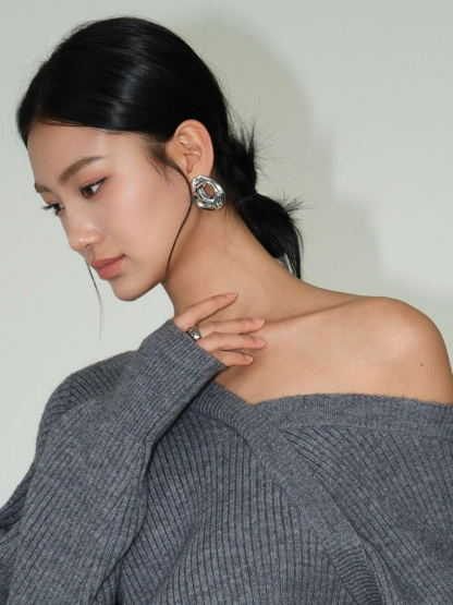 Berte V-Collar Knit Top-The Black Bow-