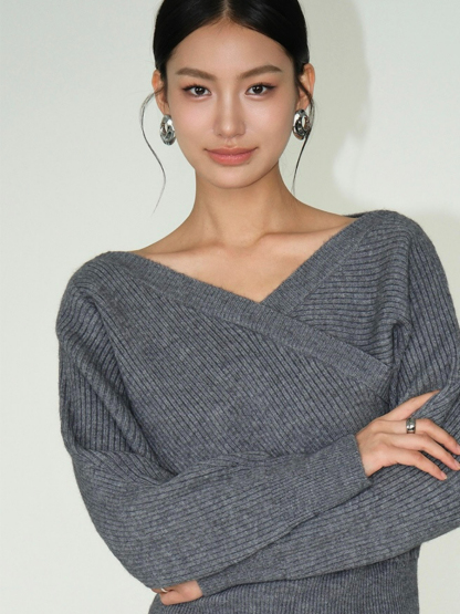 Berte V-Collar Knit Top-The Black Bow-