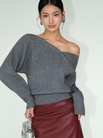 Berte V-Collar Knit Top-The Black Bow-
