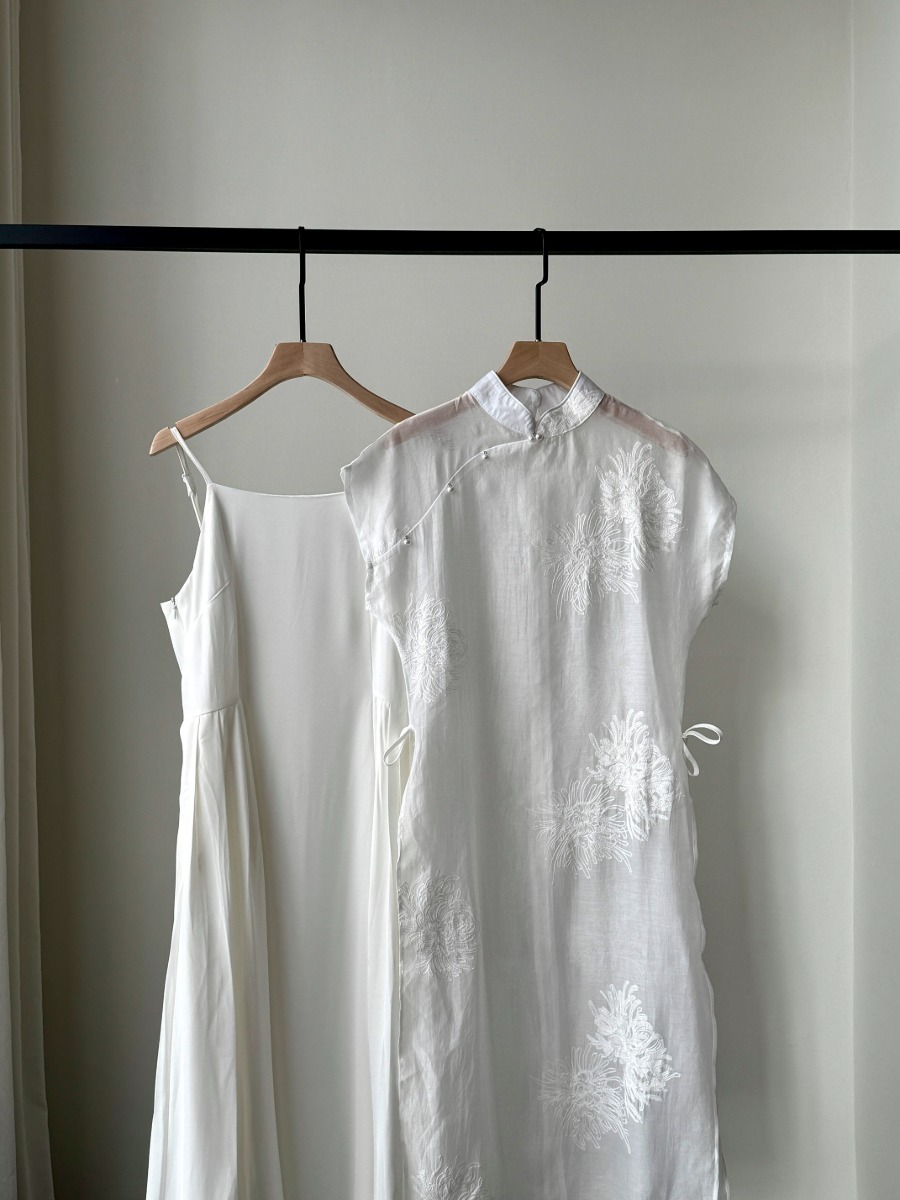 Zi Wei Two Piece Set Graceful Embroided Sheer Oriental Dress-The Black Bow-