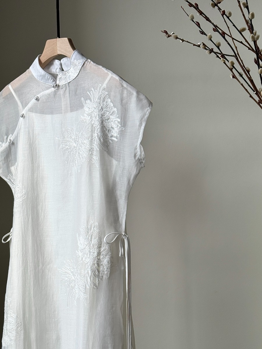 Zi Wei Two Piece Set Graceful Embroided Sheer Oriental Dress-The Black Bow-