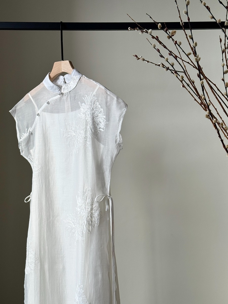 Zi Wei Two Piece Set Graceful Embroided Sheer Oriental Dress-The Black Bow-