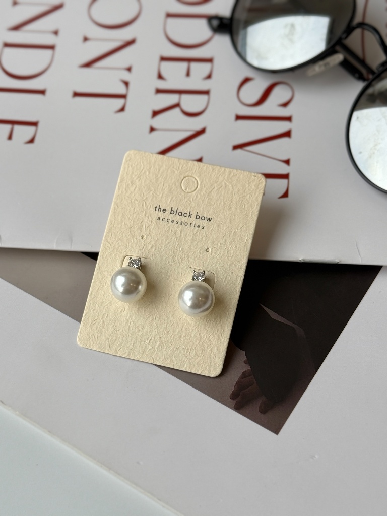 Seo-Ah Pearl Ear Studs 