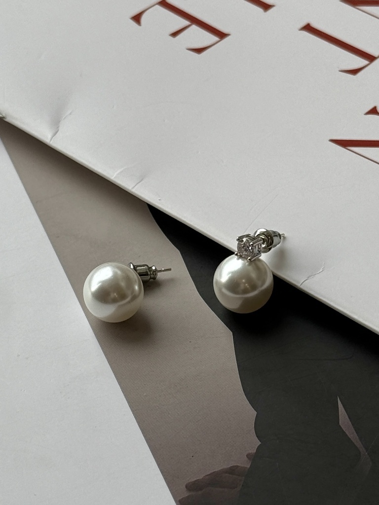Seo-Ah Pearl Ear Studs 
