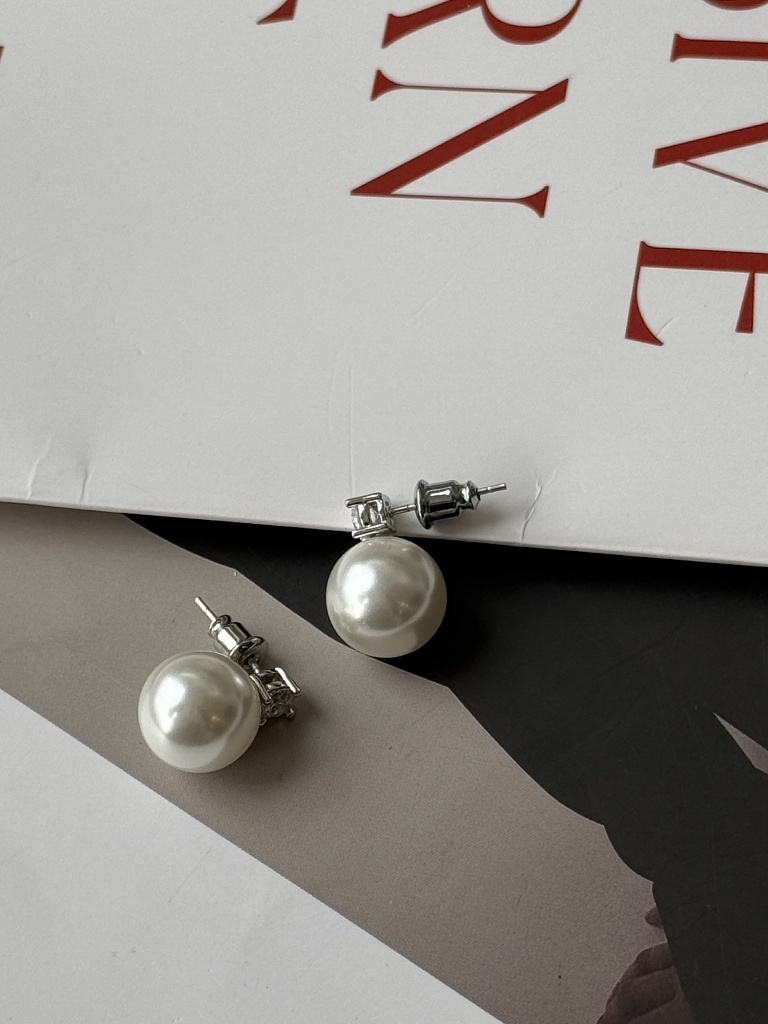 Seo-Ah Pearl Ear Studs 