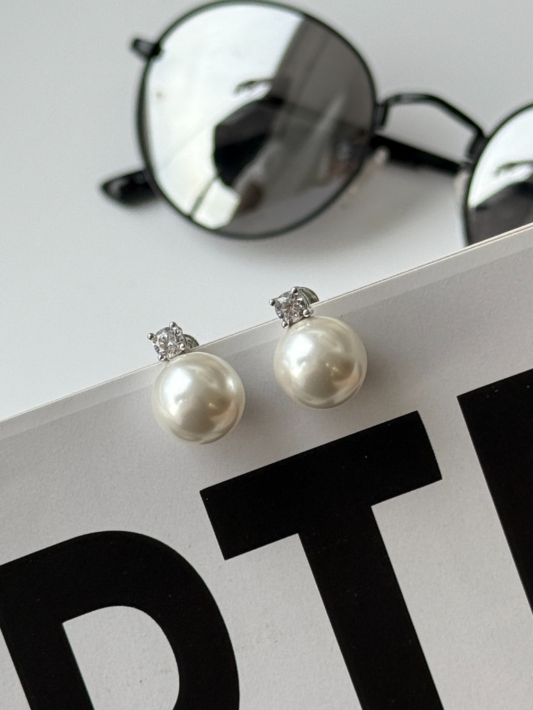 Seo-Ah Pearl Ear Studs 