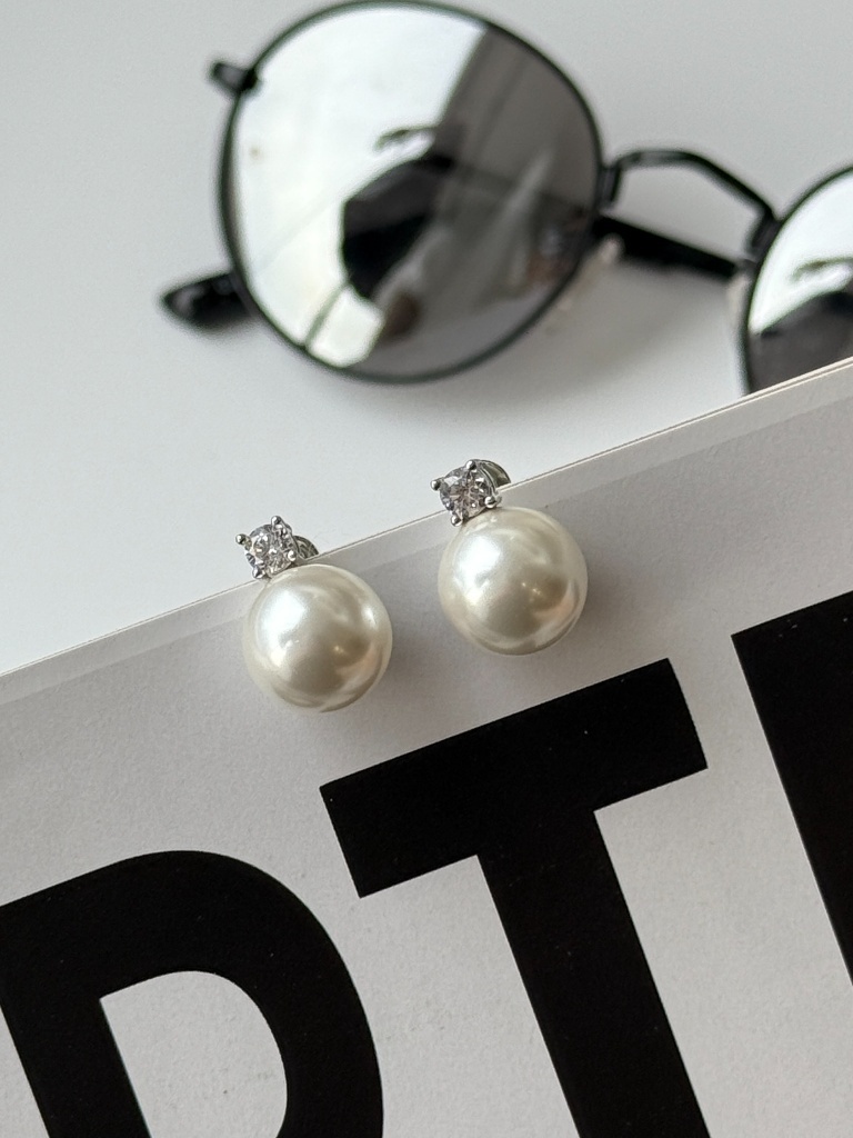 Seo-Ah Pearl Ear Studs 