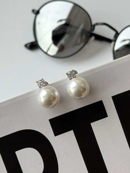 Seo-Ah Pearl Ear Studs 