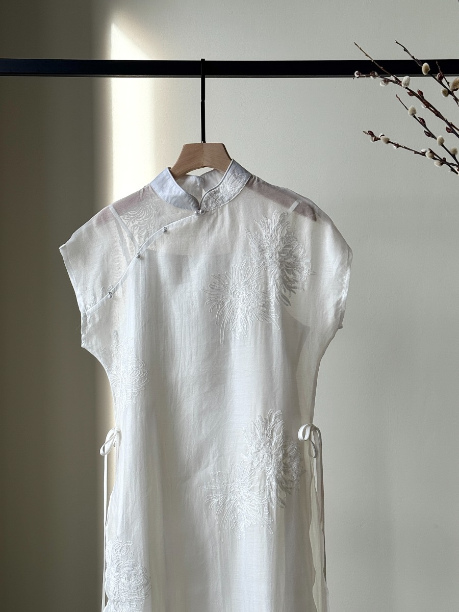 Zi Wei Two Piece Set Graceful Embroided Sheer Oriental Dress-The Black Bow-