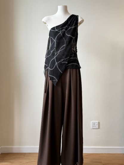 Wynna Graphic Print One Shoulder Top
