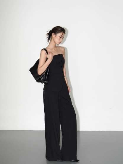 Dallas Sleek Button Strapless Top