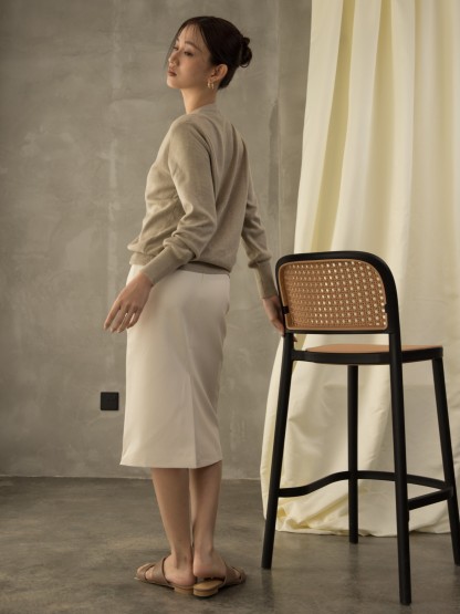 Gillette Back Slit OL Skirt (Discounted-S, M, L size)-The Black Bow-
