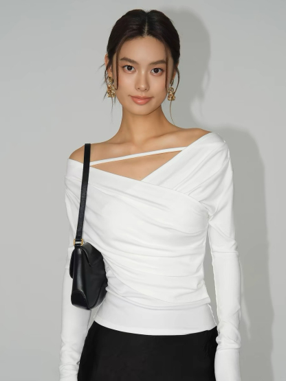 Beverlie V-Collar Top-The Black Bow-