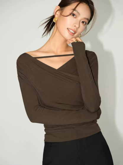 Beverlie V-Collar Top-The Black Bow-