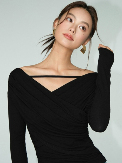 Beverlie V-Collar Top-The Black Bow-