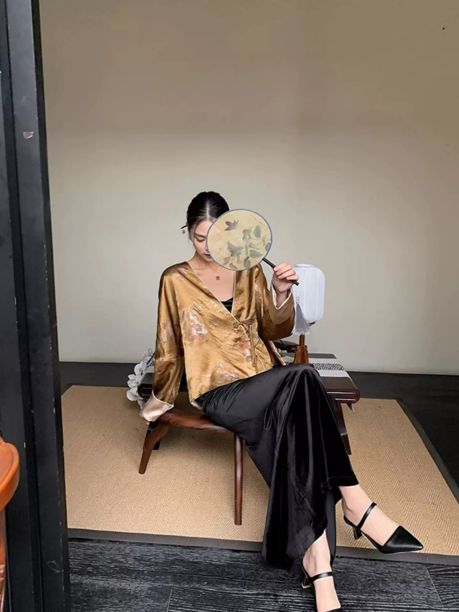 Yu Bo Binding Sleeve Floral Cardigan Top