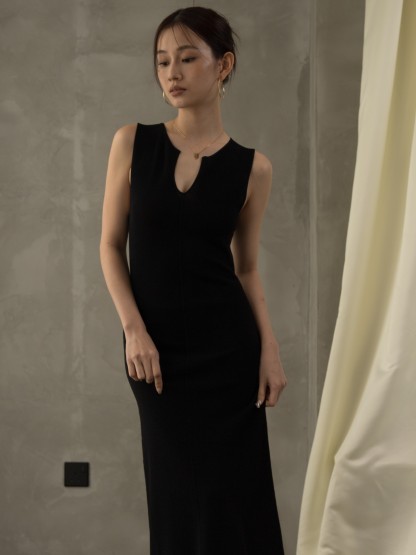 Gaspard V-Neck Maxi Dress (Discounted-Free Size)-The Black Bow-