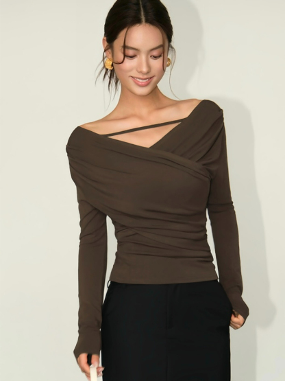 Beverlie V-Collar Top-The Black Bow-