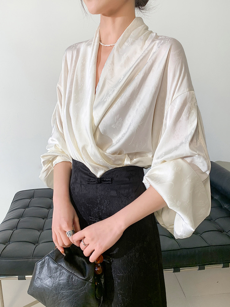 Han V-Neck Puff Sleeve Jacquard Top-The Black Bow-