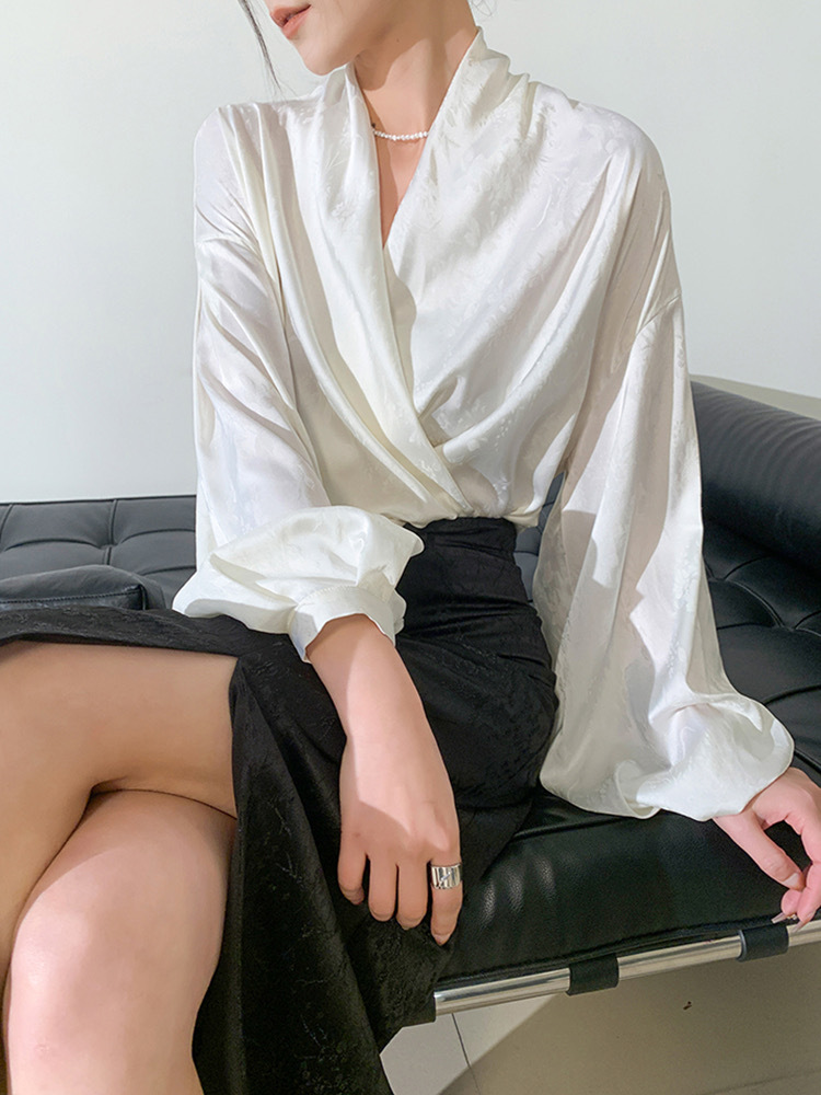 Han V-Neck Puff Sleeve Jacquard Top-The Black Bow-